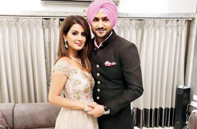 GEETA BASRA IN FAMILY WAY | 15 March, 2021 – Film Information