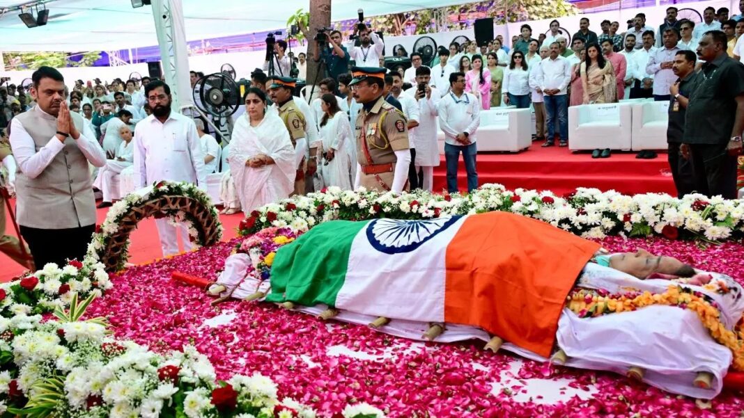 THOUSANDS OFFER TRIBUTES AS ASHA BHOSLE’S LAST RITES PERFORMED WITH ...