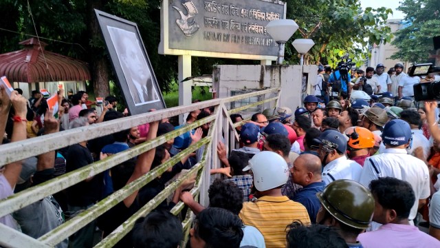 SRFTI A-scuffle-breaks-out-between-ABVP-members-and-an-opposing-student-group-at-the-Satyajit-Ray-Film-and-Television-Institute-SRFTI-in-Kolkata.Express-photo